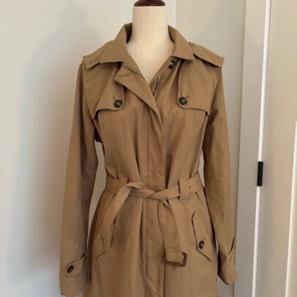 Classic Tan Trench Coat - Picture 5 of 10